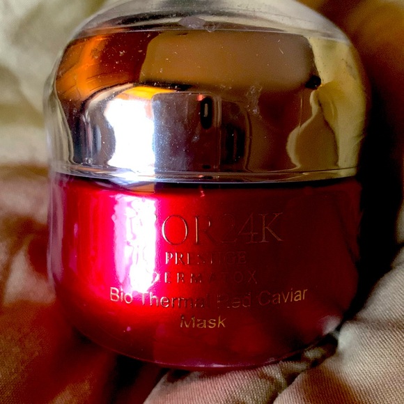 THE BEST MASK In THE WORLD. Tightens skin like nobodys business - Picture 1 of 2